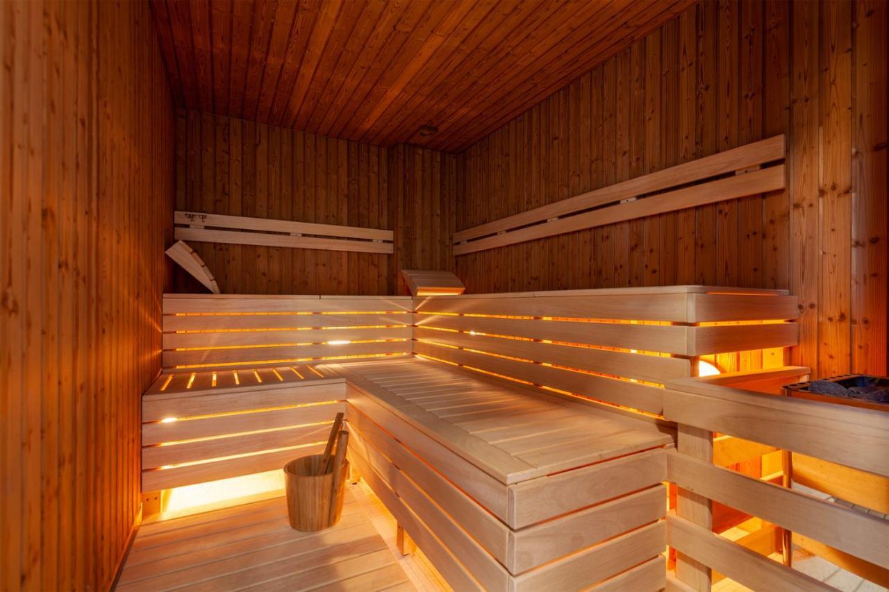 Tee Room Celadna & Wellness Buitenkant foto